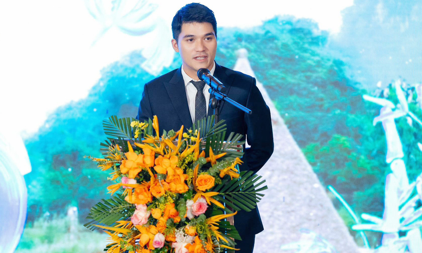 Ông Trần Việt Bảo Hoàng - Trưởng ban tổ chức Miss Cosmo. Ông Trần Việt Bảo Hoàng - Trưởng ban tổ chức Miss Cosmo.