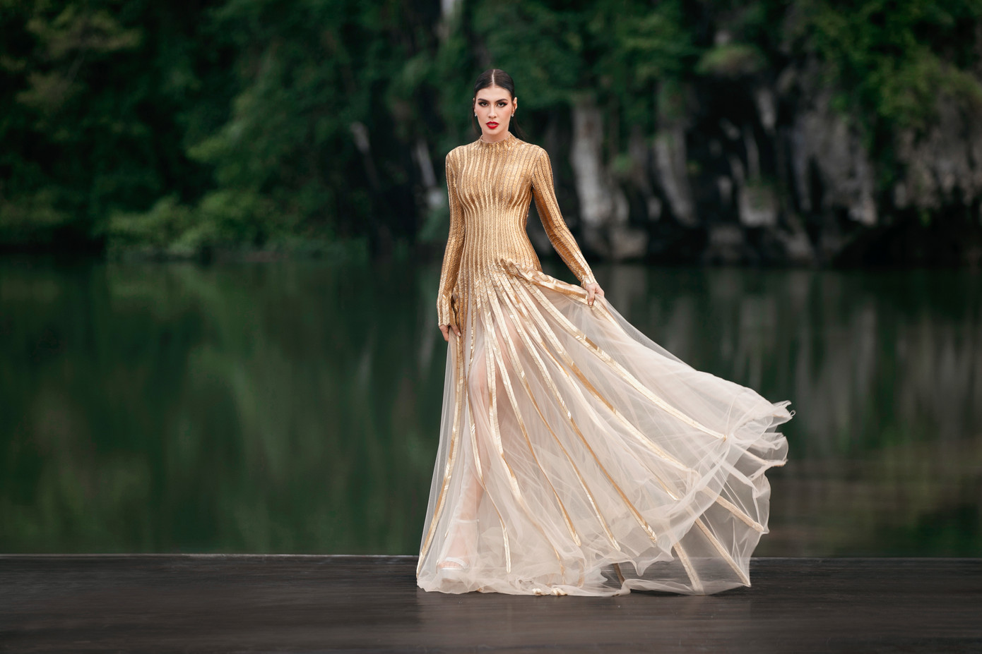 Sàn catwalk độc đáo của cuộc thi nhận được nhiều lời khen ngợi từ khán giả trên livestream. Miss Cosmo 2024 diễn ra trong khoảng hơn 20 ngày tại Việt Nam, bắt đầu từ 10/9-5/10 với nhiều hoạt động diễn ra từ Bắc vào Nam.