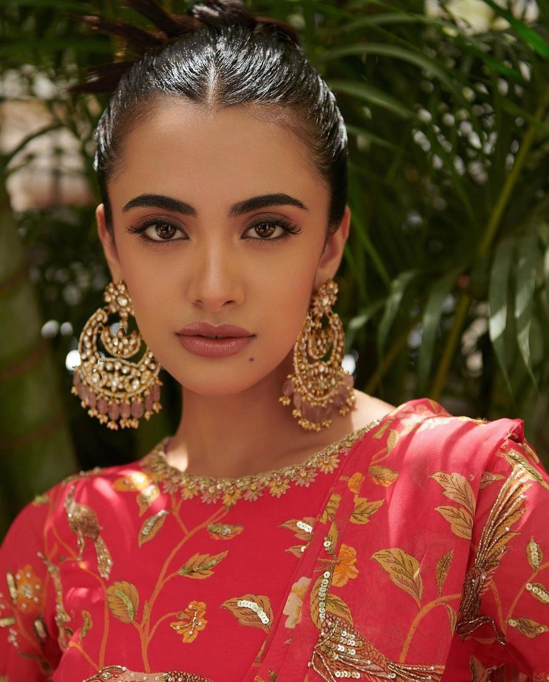 Cô bắt đầu sự nghiệp người mẫu của mình vào năm 2020 khi mới 16 tuổi và giành được danh hiệu Diva's Miss Teen Gujarat. Cô bắt đầu sự nghiệp người mẫu của mình vào năm 2020 khi mới 16 tuổi và giành được danh hiệu Diva's Miss Teen Gujarat.