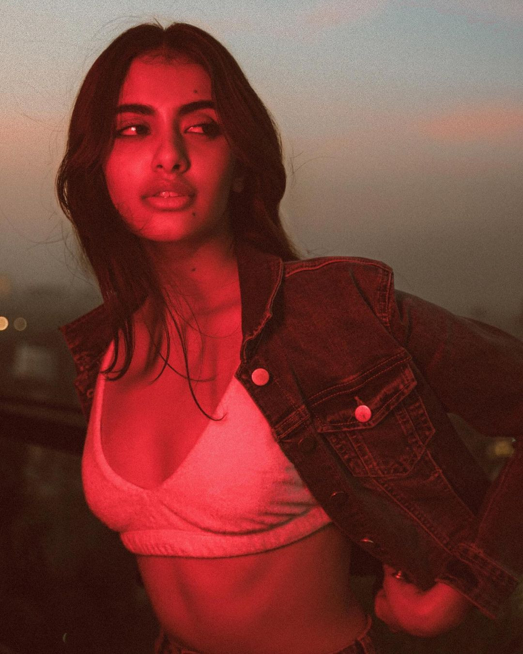 Chiến thắng của Rhea đã nhận được sự ủng hộ nồng nhiệt từ người hâm mộ và những người nổi tiếng ở Ấn Độ như Hoa hậu Hoàn vũ Ấn Độ 2015 kiêm diễn viên Bollywood - Urvashi Rautela - một trong những giám khảo của đêm chung kết. Chiến thắng của Rhea đã nhận được sự ủng hộ nồng nhiệt từ người hâm mộ và những người nổi tiếng ở Ấn Độ như Hoa hậu Hoàn vũ Ấn Độ 2015 kiêm diễn viên Bollywood - Urvashi Rautela - một trong những giám khảo của đêm chung kết.