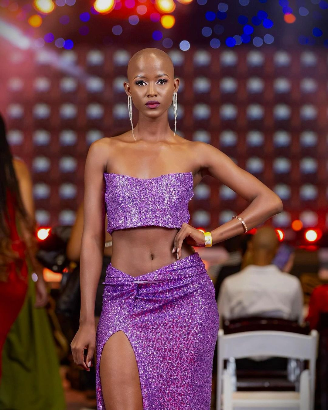 Thanolo Keutlwile tự miêu tả mình là người làm việc chăm chỉ, siêng năng, nỗ lực hết mình để đạt được mục tiêu. Cô có thể nói thông thạo tiếng Anh và tiếng Setswana.