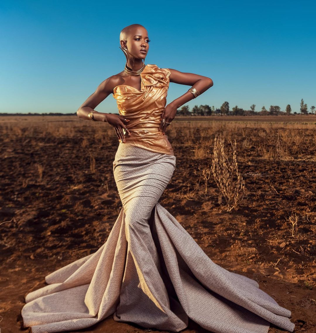 Thanolo Keutlwile được đánh giá là người đẹp có kinh nghiệm ấn tượng. Cô từng lọt vào vòng chung kết cuộc thi Miss Botswana 2021.