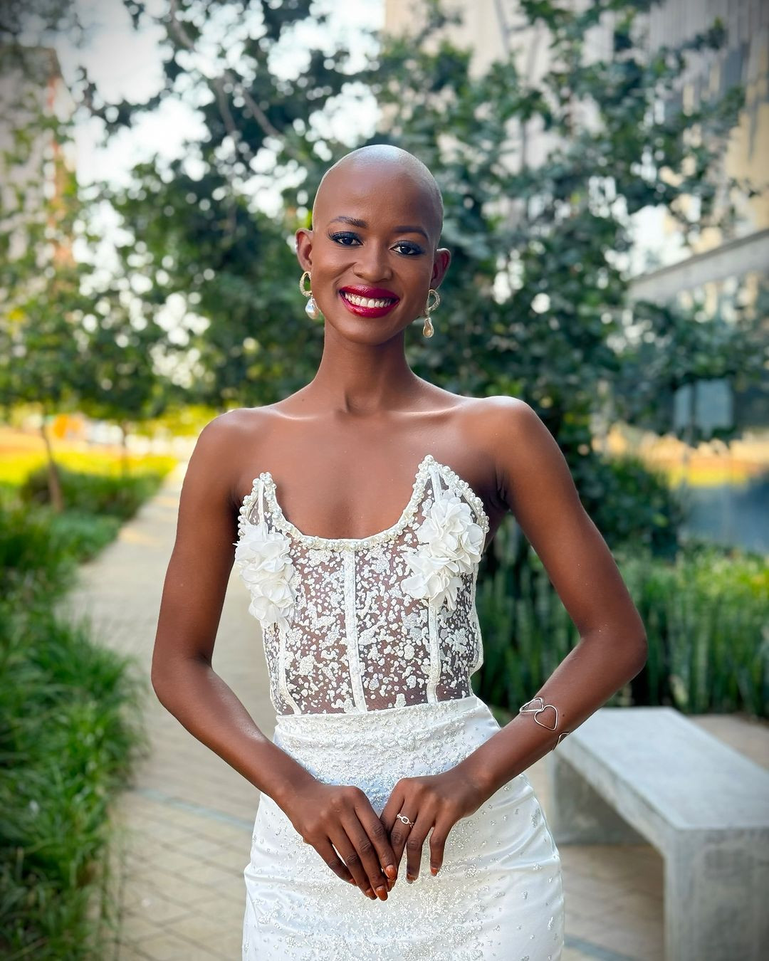 Người đẹp có chiều cao ấn tượng với đôi chân dài giúp cô luôn nổi bật trên sàn catwalk.