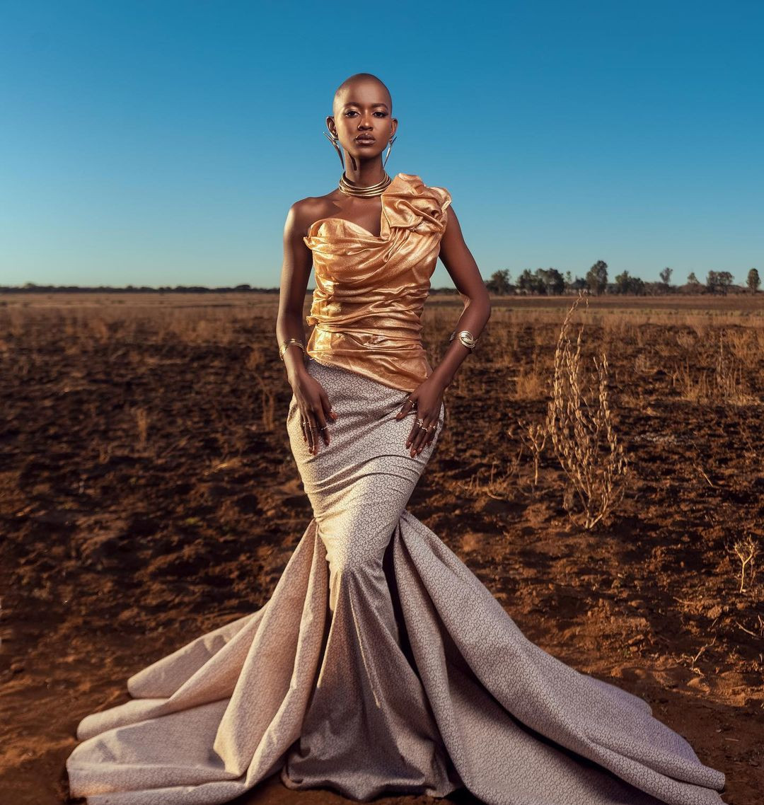 Thanolo Keutlwile được đánh giá là người đẹp có kinh nghiệm ấn tượng. Cô từng lọt vào vòng chung kết cuộc thi Miss Botswana 2021.