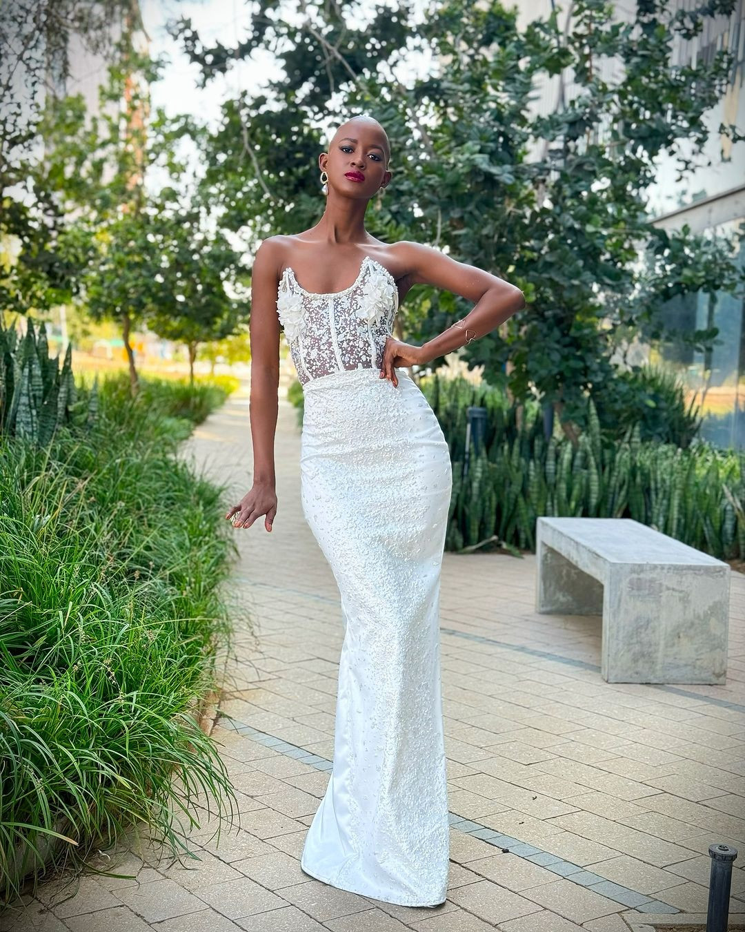 Người đẹp có chiều cao ấn tượng với đôi chân dài giúp cô luôn nổi bật trên sàn catwalk.