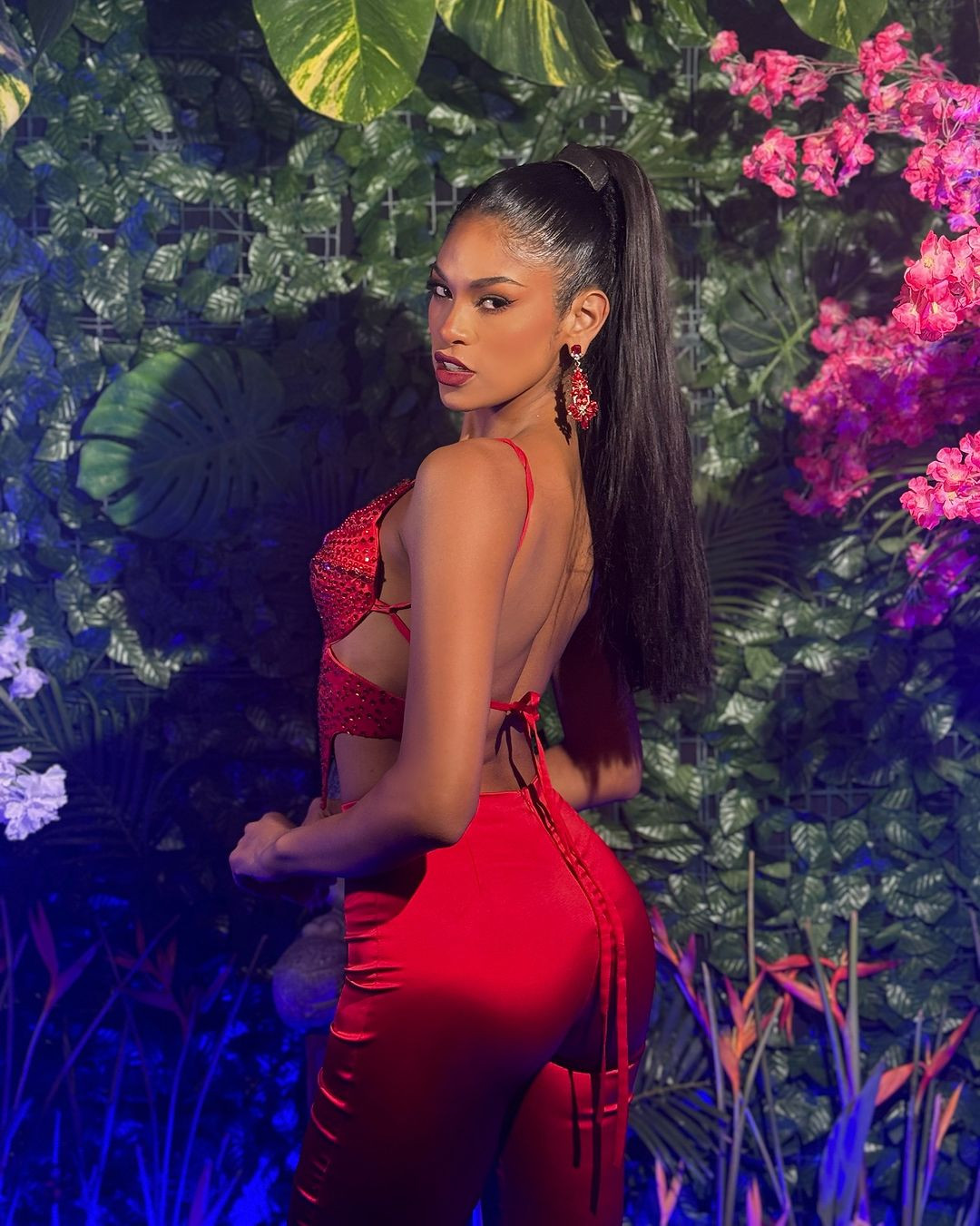 Arlette Rujel chỉ còn khoảng một tháng để chuẩn bị cho cuộc thi Miss Grand International 2024 tổ chức ở Campuchia và Thái Lan. Cô được nhận xét là một trong những thí sinh sáng giá của cuộc thi năm nay.