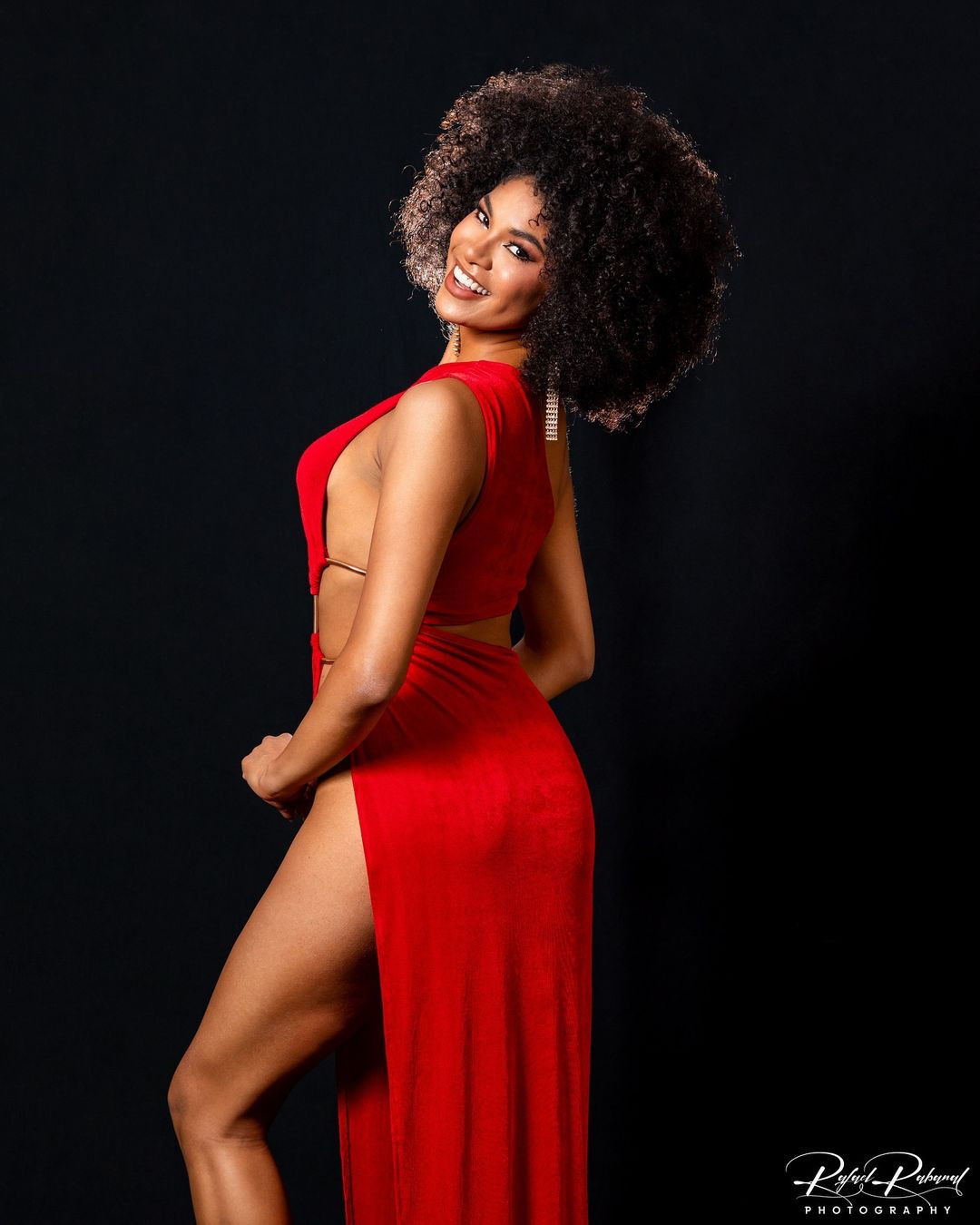 Peru được xem là sash mạnh ở các cuộc thi sắc đẹp quốc tế. Năm 2023, người đẹp Luciana Fuster đăng quang Hoa hậu Hòa bình Quốc tế 2023 tổ chức ở Việt Nam. Cô được đánh giá là một trong những Hoa hậu Hòa bình đẹp nhất lịch sử. Trước đó, Peru cũng từng đăng quang Hoa hậu Hòa bình Quốc tế 2017 tổ chức ở Việt Nam với thành tích của người đẹp María José Lora.