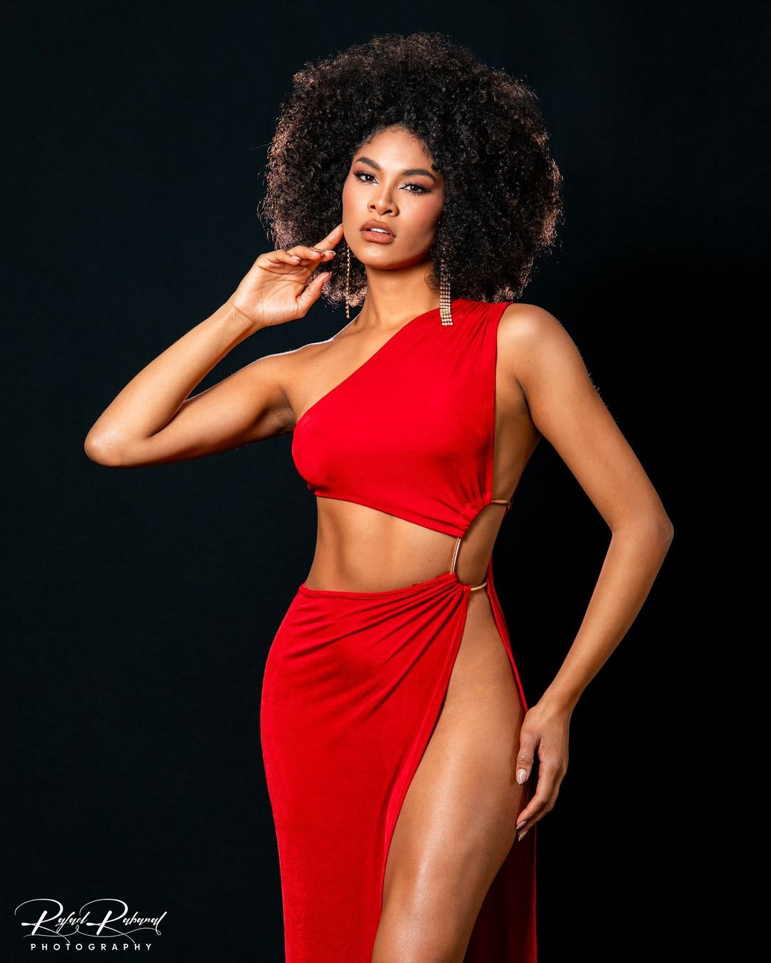 Peru được xem là sash mạnh ở các cuộc thi sắc đẹp quốc tế. Năm 2023, người đẹp Luciana Fuster đăng quang Hoa hậu Hòa bình Quốc tế 2023 tổ chức ở Việt Nam. Cô được đánh giá là một trong những Hoa hậu Hòa bình đẹp nhất lịch sử. Trước đó, Peru cũng từng đăng quang Hoa hậu Hòa bình Quốc tế 2017 tổ chức ở Việt Nam với thành tích của người đẹp María José Lora.