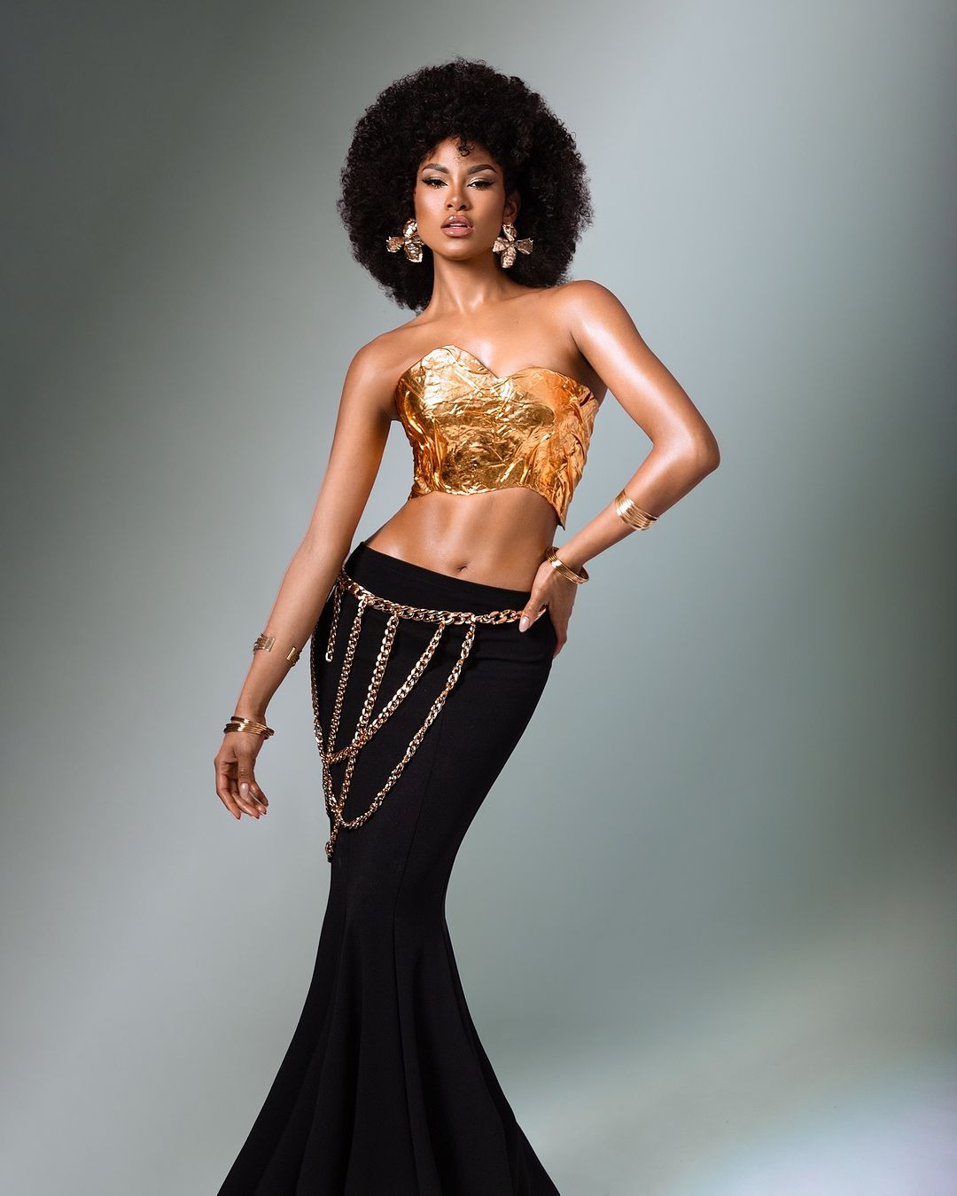 Hai năm sau, Arlette đã trở thành người đẹp Peru đầu tiên giành được vương miện Reina Hispanoamericana 2022 tại Bolivia.