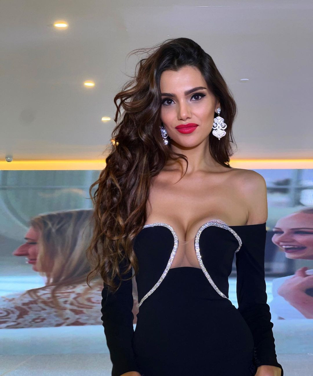 Loredana từng tham gia đưa tin về các liên hoan phim lớn trên toàn thế giới như Liên hoan phim Venice, Cannes, Santa Barbara và nhiều liên hoan phim khác. Tại đây, cô đã có cơ hội phỏng vấn các nhà làm phim và diễn viên đình đám.