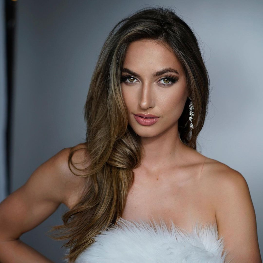 Jessica là người sáng lập The Accessible Movement, một tổ chức đảm bảo quyền bình đẳng cho người khuyết tật trên toàn cầu. Thời thơ ấu, Jessica từng đối mặt với nguy cơ mất thị lực, điều này đã thúc đẩy cô ủng hộ những người khiếm thị.