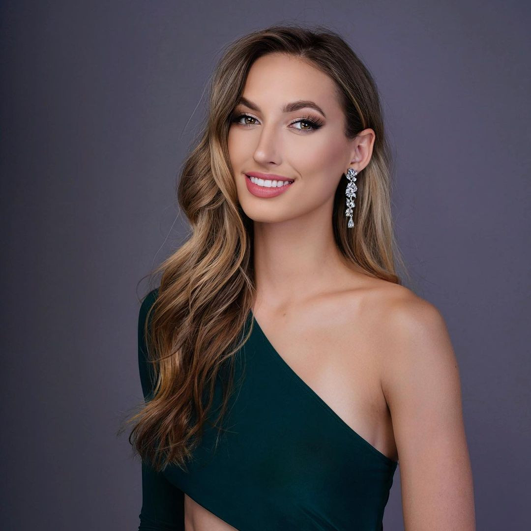 Jessica Bailey có kinh nghiệm thi sắc đẹp ấn tượng. Cô từng giành giải Á hậu 1 tại Hoa hậu Quốc tế Canada 2023.