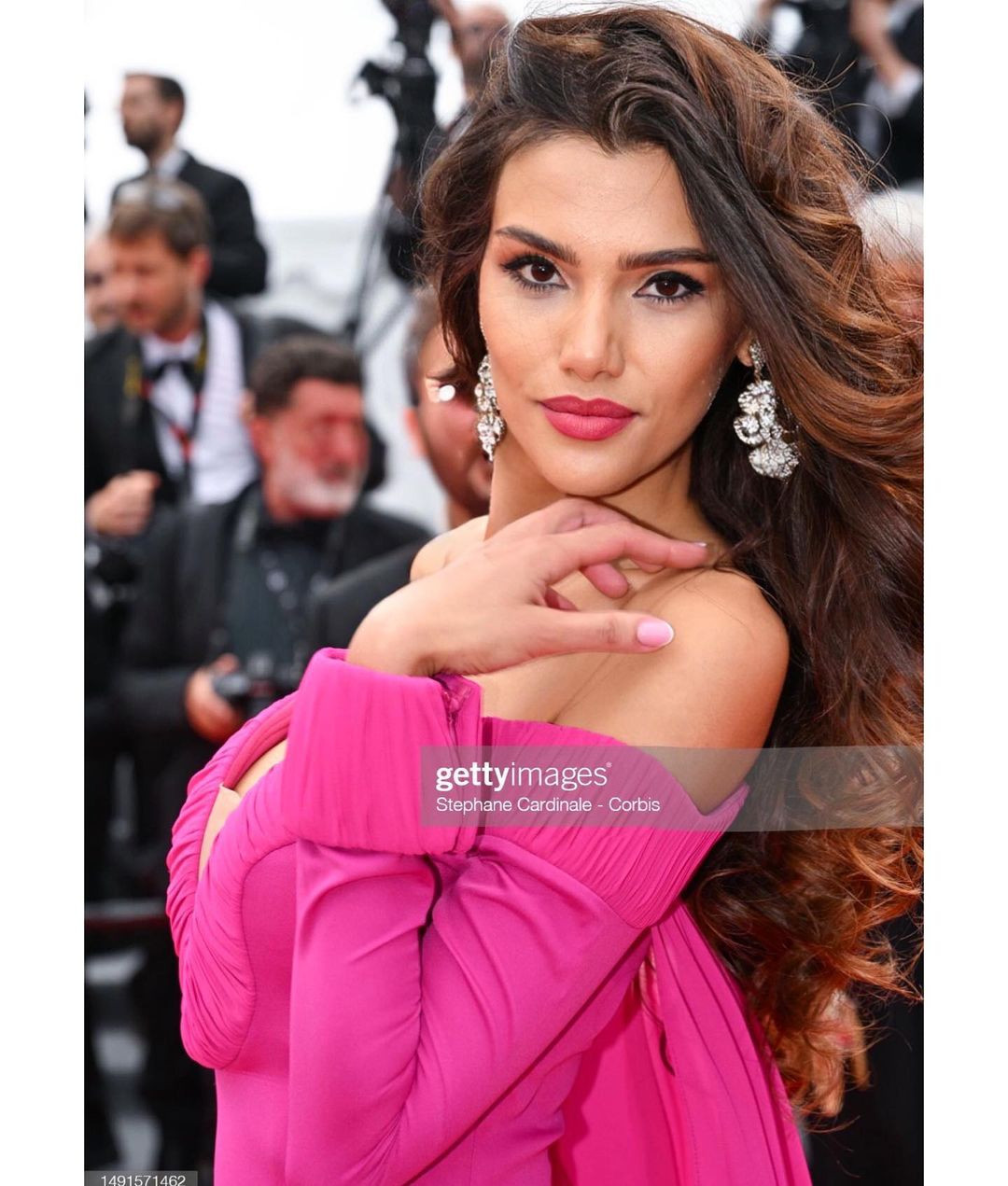 Loredana năm nay 33 tuổi, cao 1,8 m, là người mẫu, diễn viên, doanh nhân nổi tiếng ở quê nhà.