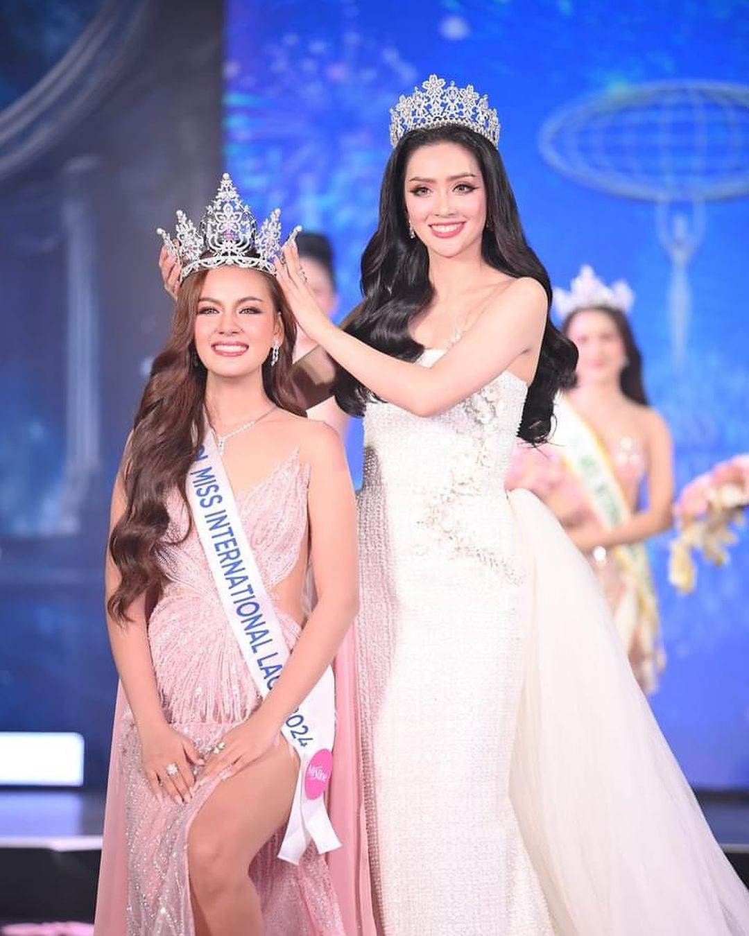 Trong khi đại diện Pháp bị chê thì người đẹp Lào - Shasikone Shasit - nhận được sự khen ngợi từ khán giả. Cô đăng quang ngôi vị Hoa hậu Quốc tế Lào 2024 hôm 21/9 và giành quyền tham dự Miss International 2024 ở Nhật Bản.