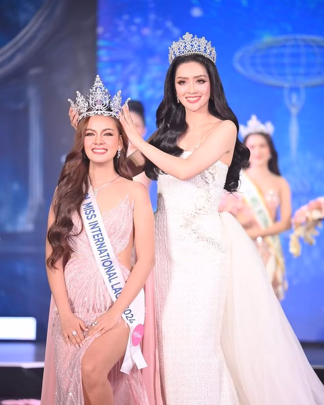 Trong khi đại diện Pháp bị chê thì người đẹp Lào - Shasikone Shasit - nhận được sự khen ngợi từ khán giả. Cô đăng quang ngôi vị Hoa hậu Quốc tế Lào 2024 hôm 21/9 và giành quyền tham dự Miss International 2024 ở Nhật Bản.