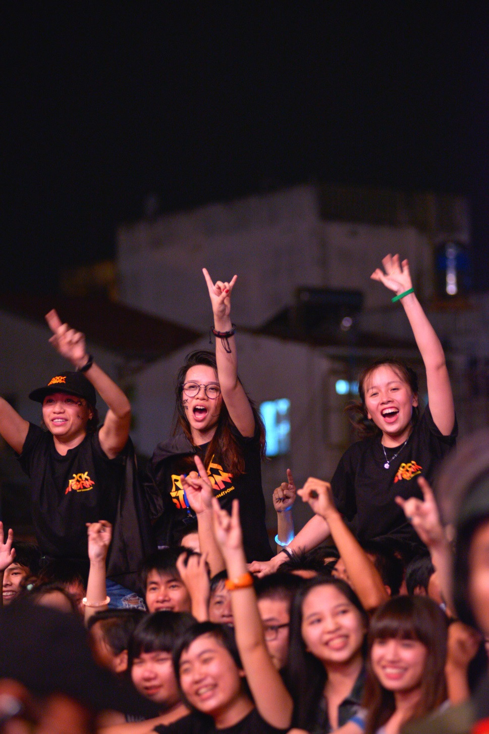 Các bạn trẻ cháy hết mình trong hơn 4 tiếng đồng hồ