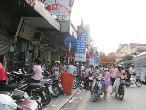 Người xe lộn xộn