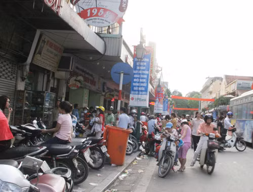 Người xe lộn xộn
