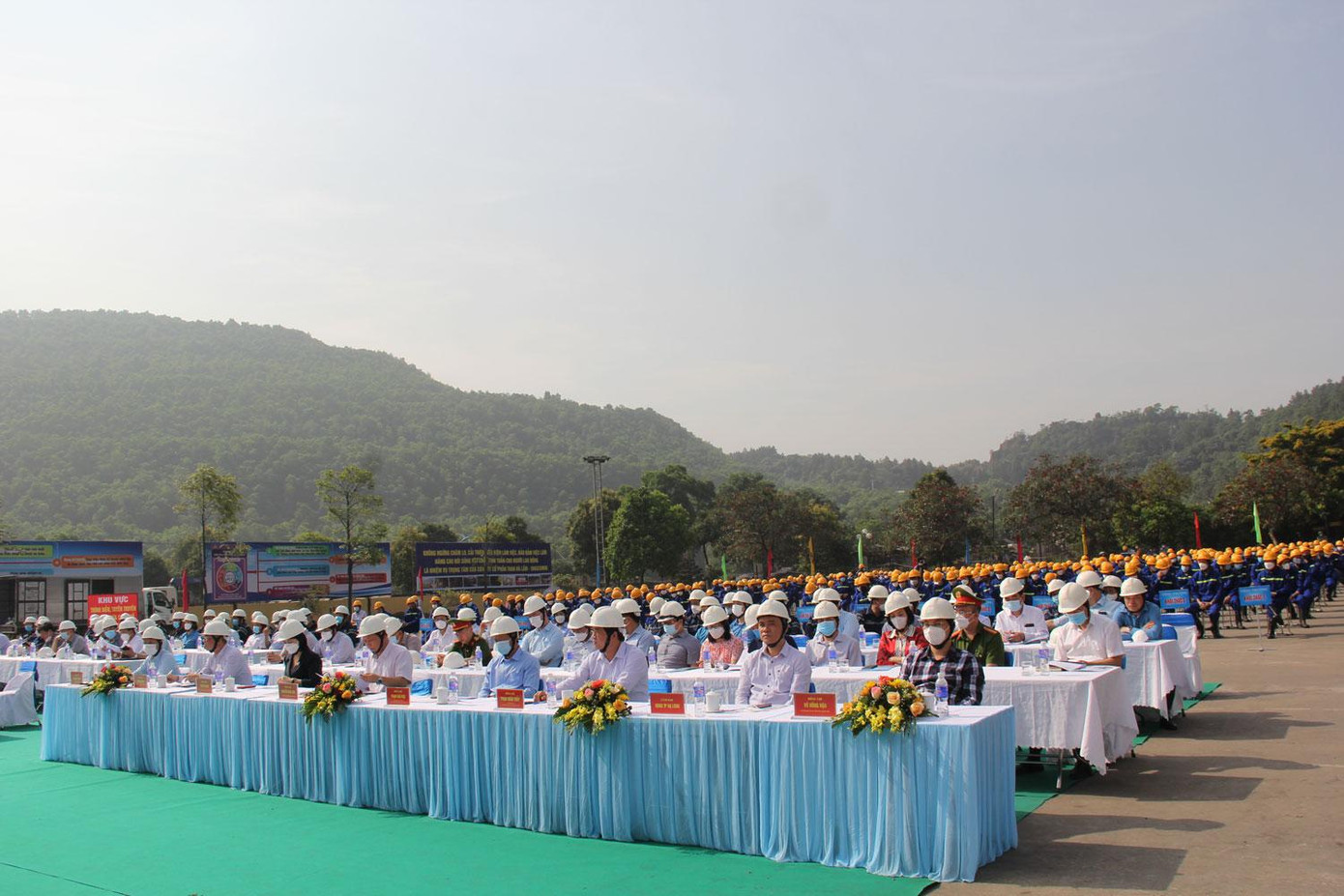 Quang cảnh buổi Lễ phát động “Tháng hành động về ATVSLĐ - Tháng Công nhân” năm 2022 tại Công ty CP Than Hà Lầm