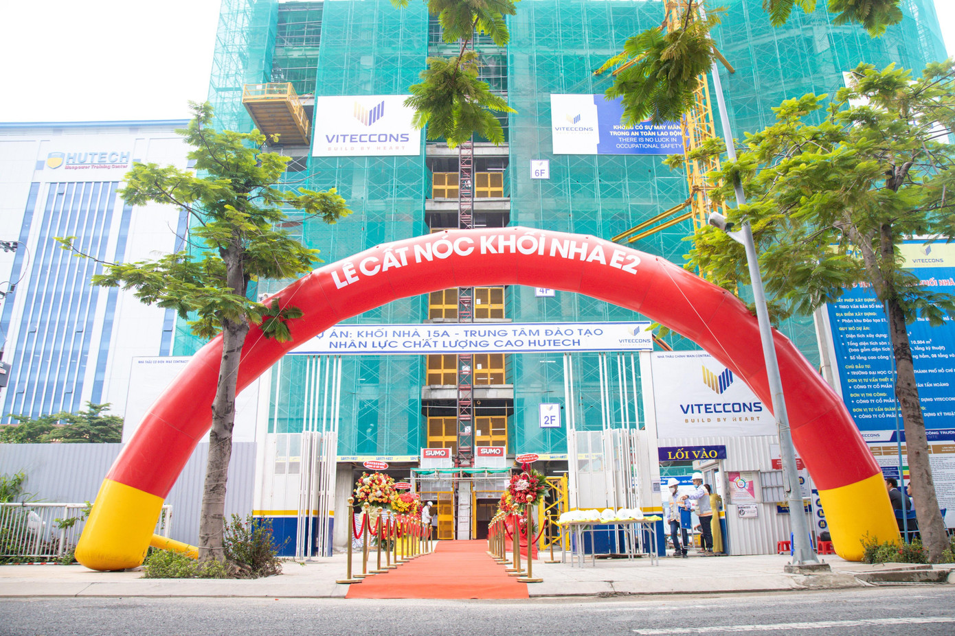 Đây là tòa nhà thứ ba trong khuôn viên Trung tâm Đào tạo Nhân lực Chất lượng cao HUTECH
