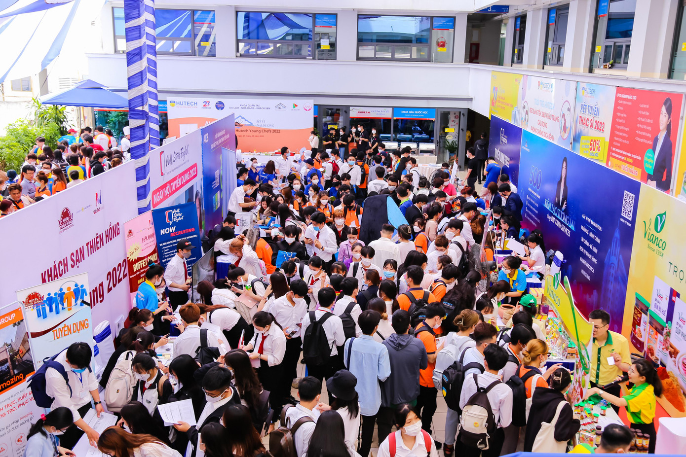 HUTECH Tourism Happy Day 2022 diễn ra ngày 21/5 vừa qua HUTECH Tourism Happy Day 2022 diễn ra ngày 21/5 vừa qua