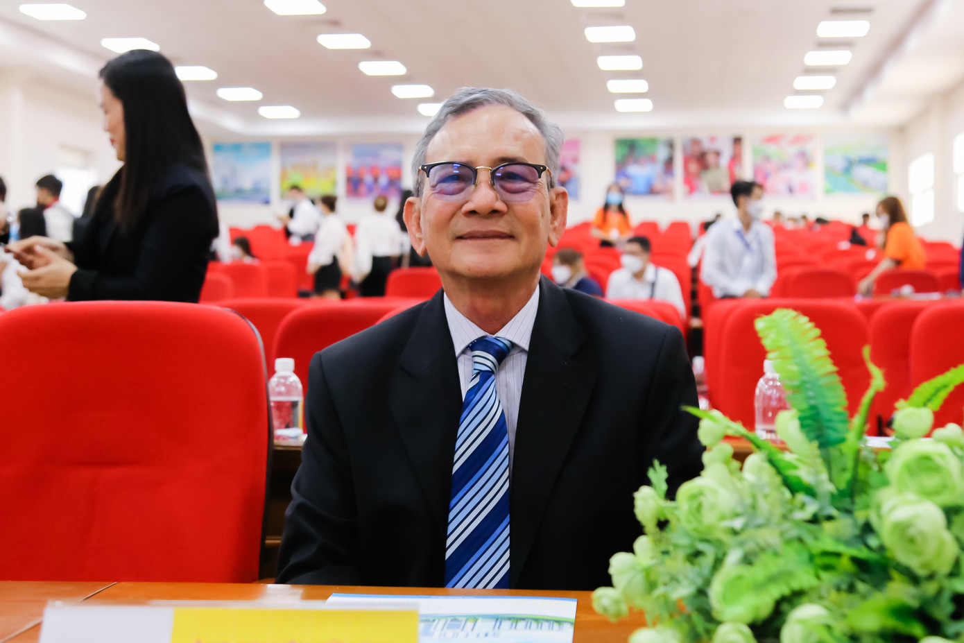 Ông Nguyễn Hữu Thọ - Chủ tịch danh dự Hiệp hội Du lịch Việt Nam trong lễ khai mạc Ngày hội tại HUTECH Ông Nguyễn Hữu Thọ - Chủ tịch danh dự Hiệp hội Du lịch Việt Nam trong lễ khai mạc Ngày hội tại HUTECH