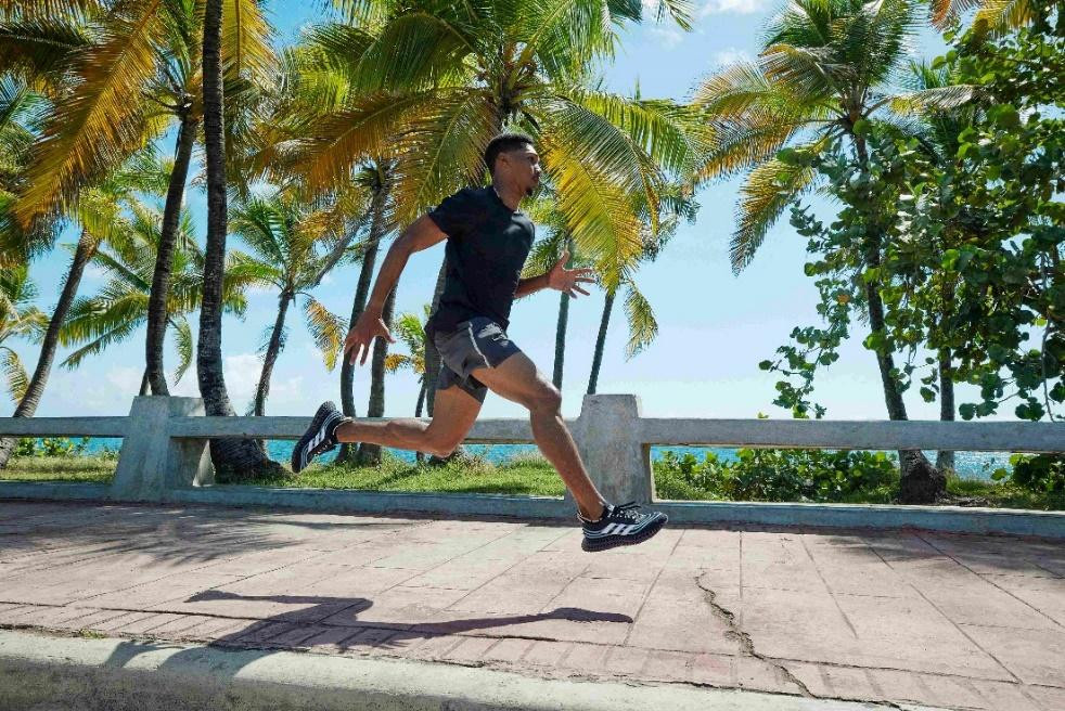 4DFWD x Parley giúp người chạy bứt phá tốc độ, luôn tiến về phía trước 4DFWD x Parley giúp người chạy bứt phá tốc độ, luôn tiến về phía trước