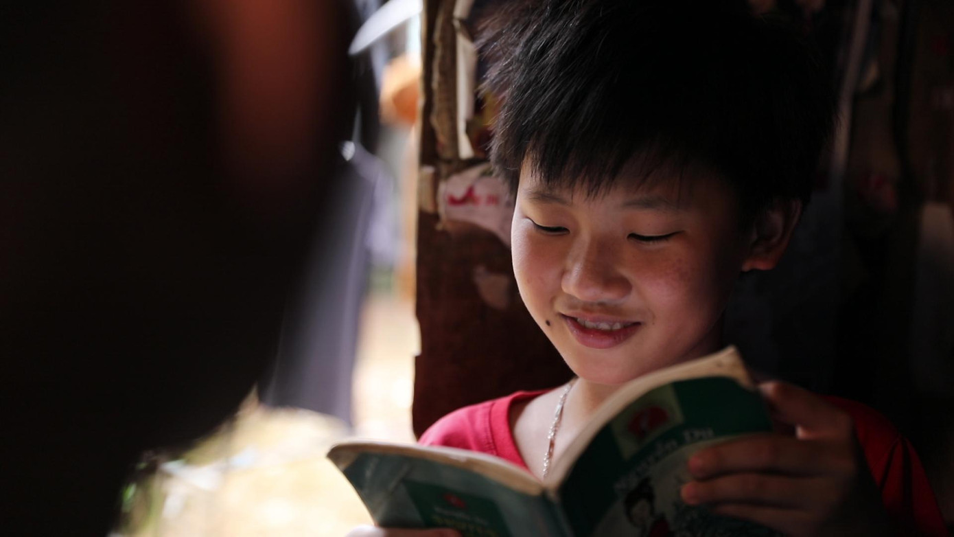 Hành trình ý nghĩa cũng góp phần thắp sáng ước mơ được tiếp tục đến trường của các em nhỏ, trong đó có cả “chiếc lá chưa lành” rất hiếu học và luôn lạc quan – em Trần Đại Phúc (Quảng Bình). Hành trình ý nghĩa cũng góp phần thắp sáng ước mơ được tiếp tục đến trường của các em nhỏ, trong đó có cả “chiếc lá chưa lành” rất hiếu học và luôn lạc quan – em Trần Đại Phúc (Quảng Bình).