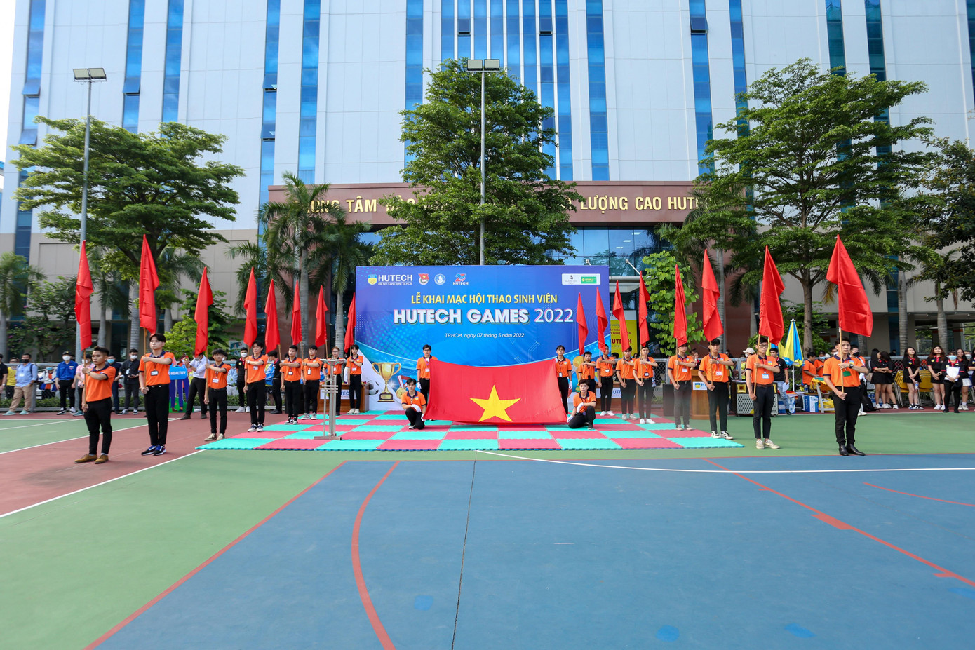 Hệ thống sân thể thao ngoài trời đáp ứng nhu cầu tập luyện, giải trí của sinh viên