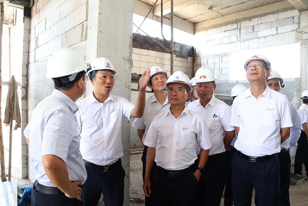 Đoàn công tác của EVNNPT kiểm tra tiến độ thi công TBA 500kV Vân Phong Đoàn công tác của EVNNPT kiểm tra tiến độ thi công TBA 500kV Vân Phong