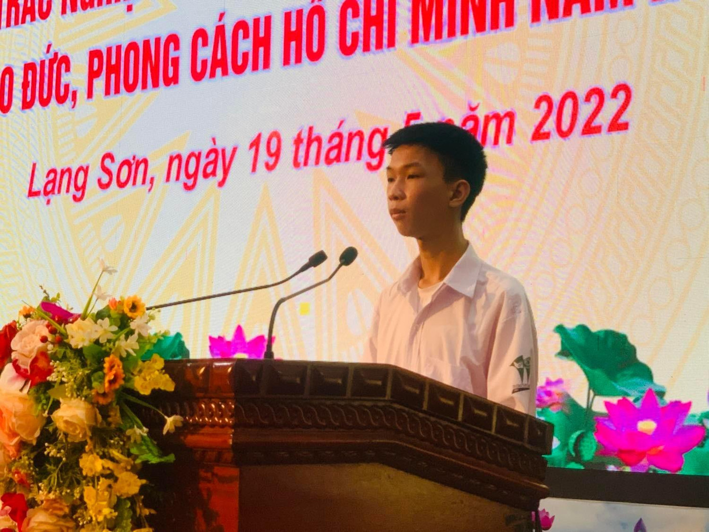 Em Lộc Tuấn Duy, học sinh lớp 10A7, Trường THPT Na Dương, huyện Lộc Bình, Lạng Sơn, thí sinh đoạt giải Nhất phát biểu tại Lễ tổng kết, trao giải - Ảnh: Duy Chiến Em Lộc Tuấn Duy, học sinh lớp 10A7, Trường THPT Na Dương, huyện Lộc Bình, Lạng Sơn, thí sinh đoạt giải Nhất phát biểu tại Lễ tổng kết, trao giải - Ảnh: Duy Chiến