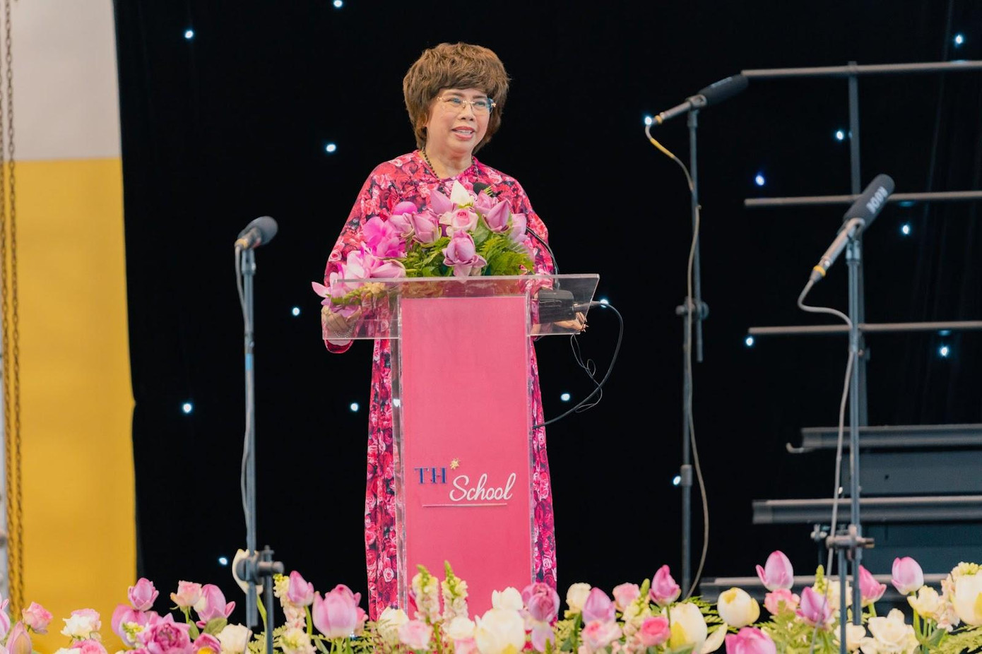 Bà Thái Hương kỳ vọng vào những mầm non tương lai của xã hội sau khi rời mái trường TH School Bà Thái Hương kỳ vọng vào những mầm non tương lai của xã hội sau khi rời mái trường TH School