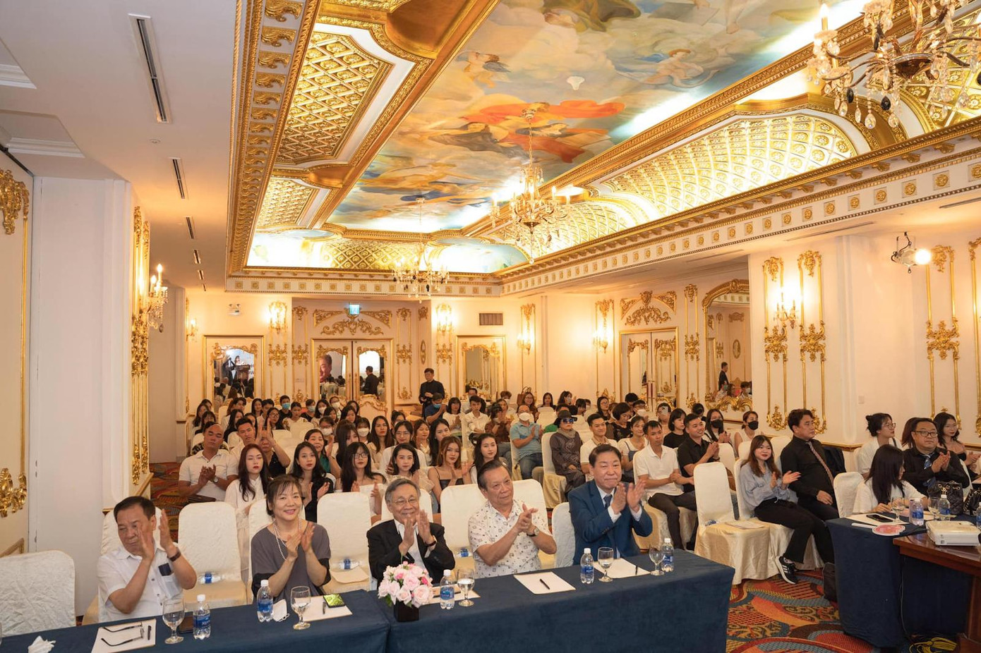 Khách mời và thí sinh tham dự lễ trao giải Khách mời và thí sinh tham dự lễ trao giải