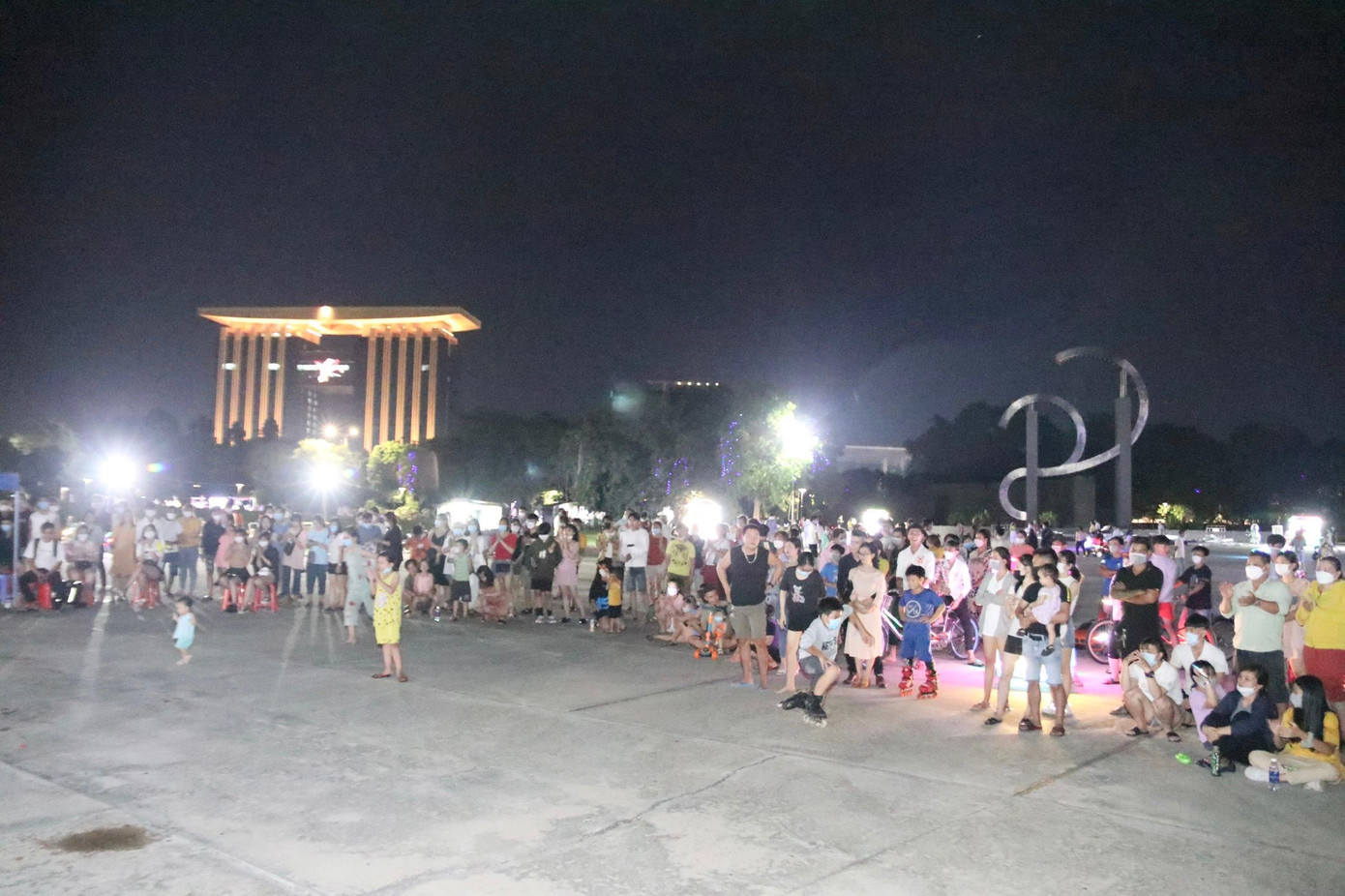 Sân chơi đường phố thành phố mới Bình Dương ngày càng thu hút đông đảo người dân đến tham quan trải nghệm