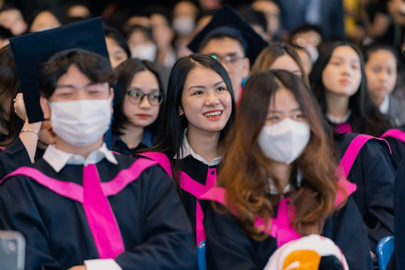 Những nụ cười của các em học sinh khi nhìn lại chặng đường của mình tại TH School Những nụ cười của các em học sinh khi nhìn lại chặng đường của mình tại TH School