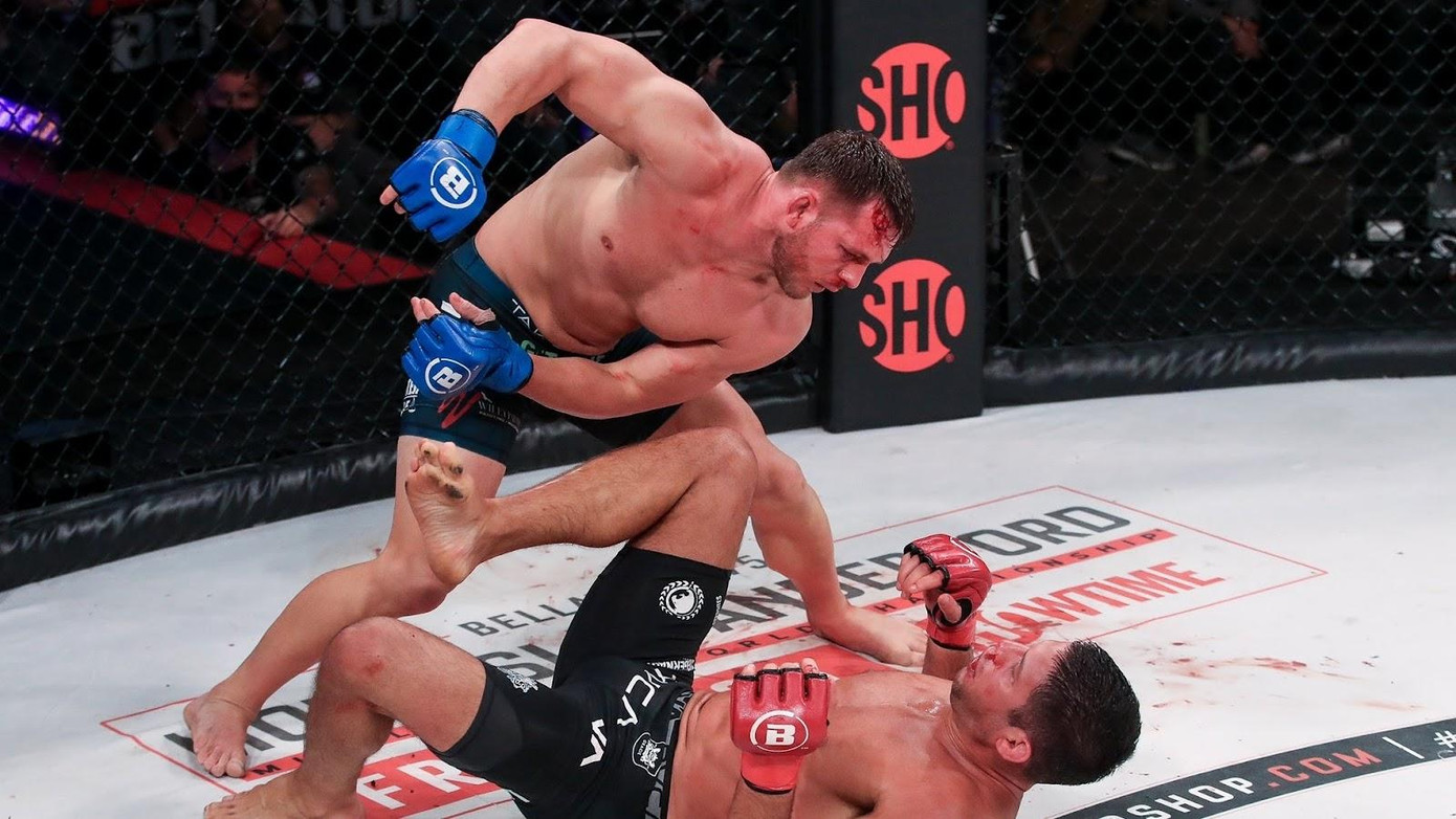 Logan Storley (găng xanh) đã có một trận đấu thuyết phục trước Neiman Gracie tại Bellator MMA (Nguồn: Marca) Logan Storley (găng xanh) đã có một trận đấu thuyết phục trước Neiman Gracie tại Bellator MMA (Nguồn: Marca)