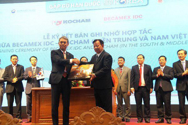 Becamex IDC ký kết biên bản ghi nhớ hợp tác với Hiệp hội Thương mại và Công nghiệp Hàn Quốc tại miền Trung và Nam Việt Nam.