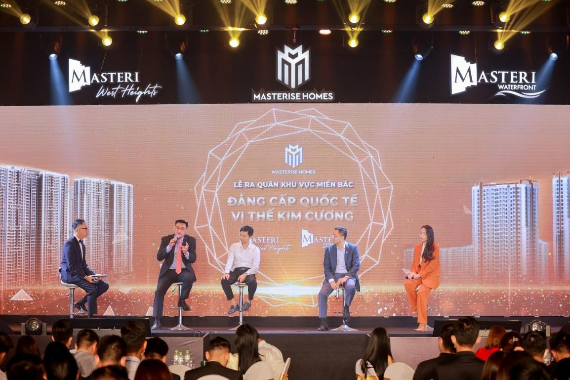 Ông Adrian Chen - Giám đốc phát triển kinh doanh Masterise Homes chia sẻ tại sự kiện