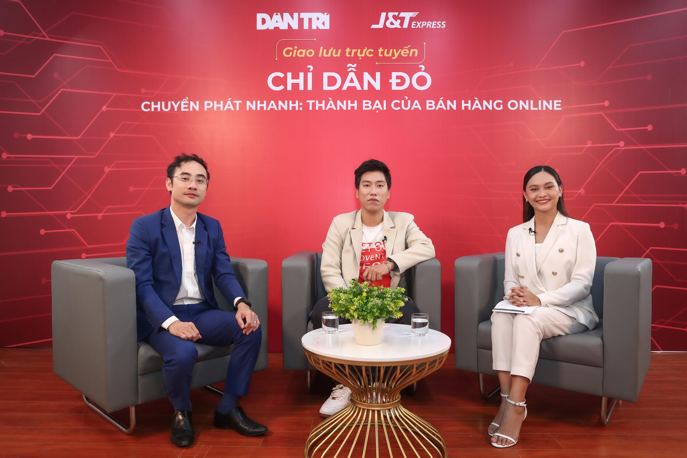 Tọa đàm "Chỉ Dẫn Đỏ" tiếp tục với tập phát sóng thứ 2 Tọa đàm "Chỉ Dẫn Đỏ" tiếp tục với tập phát sóng thứ 2