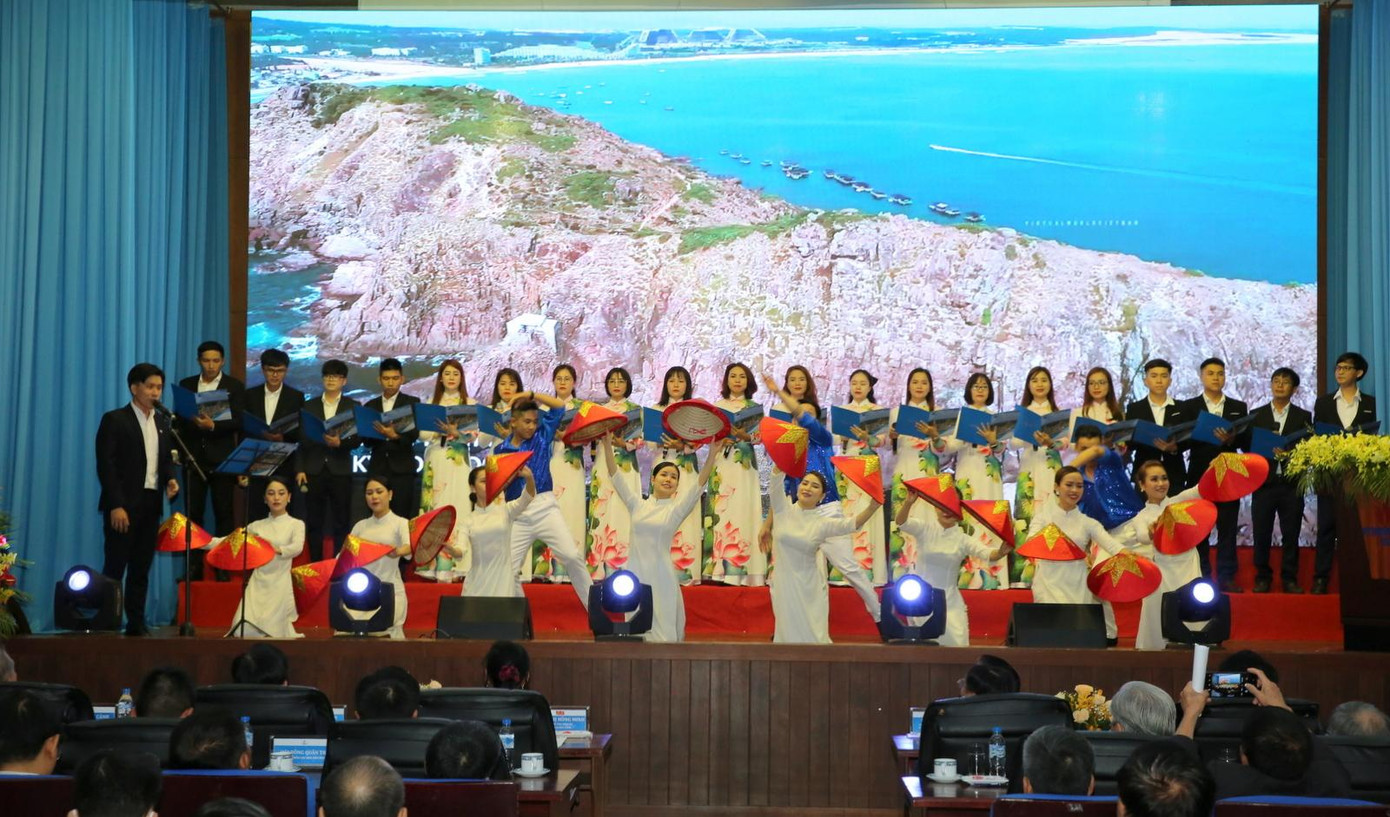 Văn nghệ chào mừng lễ kỷ niệm