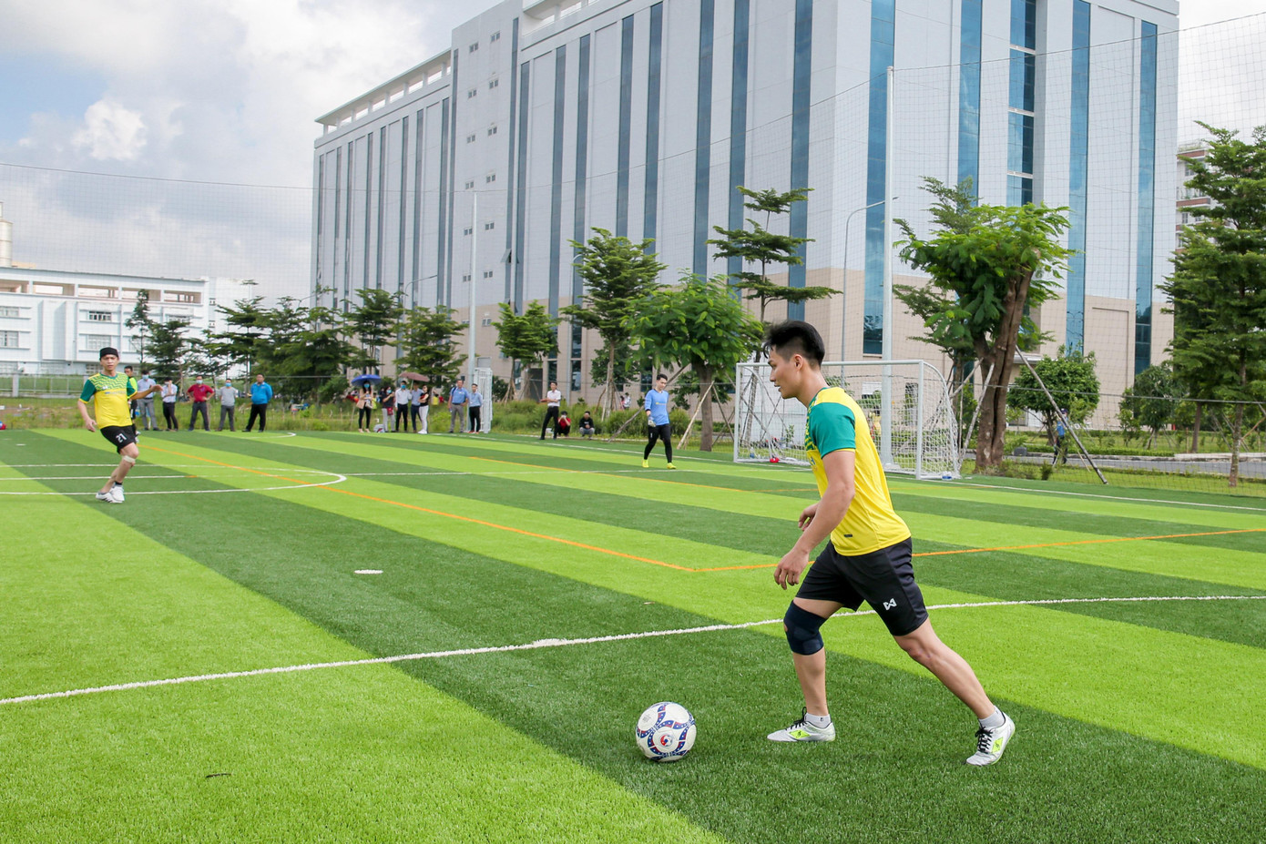 Sân bóng đá tại Viện Công nghệ cao HUTECH