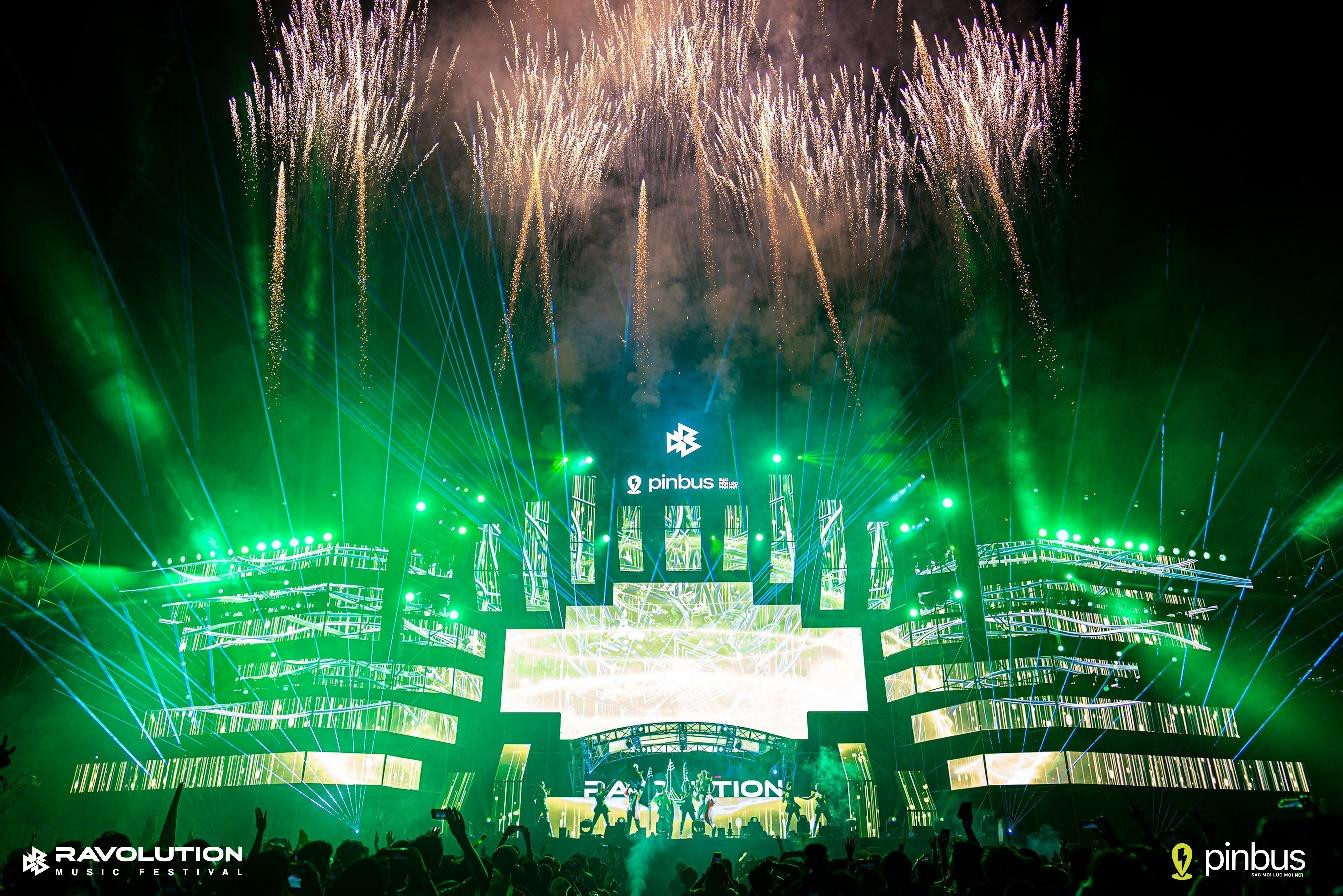 Ravolution nổi danh với khâu đầu tư kĩ lưỡng vào các yếu tố nghe nhìn và đảm bảo trải nghiệm tuyệt hảo nhất cho người tham dự