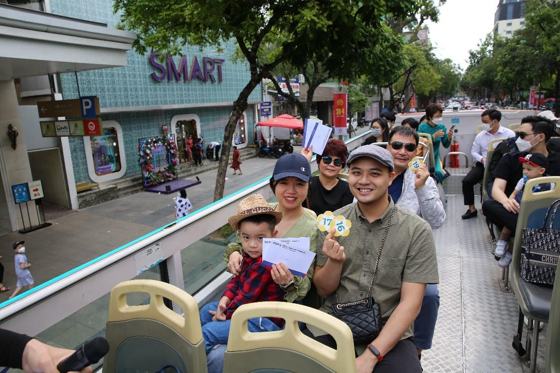 Khách hàng tham gia nhận ngay những quà tặng tiền mặt hấp dẫn trên Chuyến xe khúc khích Khách hàng tham gia nhận ngay những quà tặng tiền mặt hấp dẫn trên Chuyến xe khúc khích