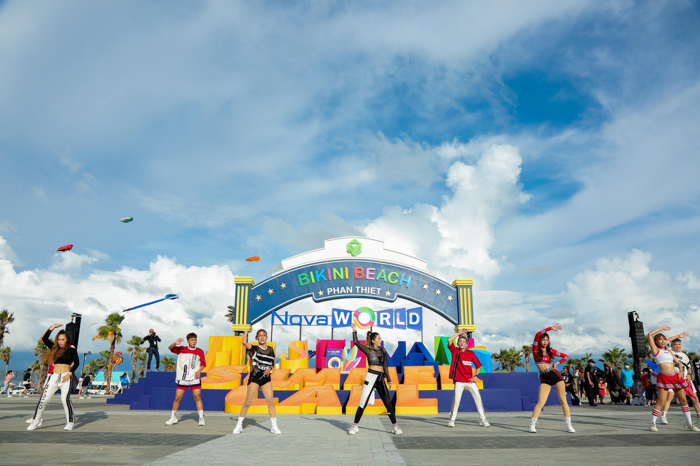 Miami Bikini Beach sôi động với nhiều hoạt động trong suốt lễ hội mùa hè từ 23/4 – 3/5. Ảnh: Novaland Miami Bikini Beach sôi động với nhiều hoạt động trong suốt lễ hội mùa hè từ 23/4 – 3/5. Ảnh: Novaland