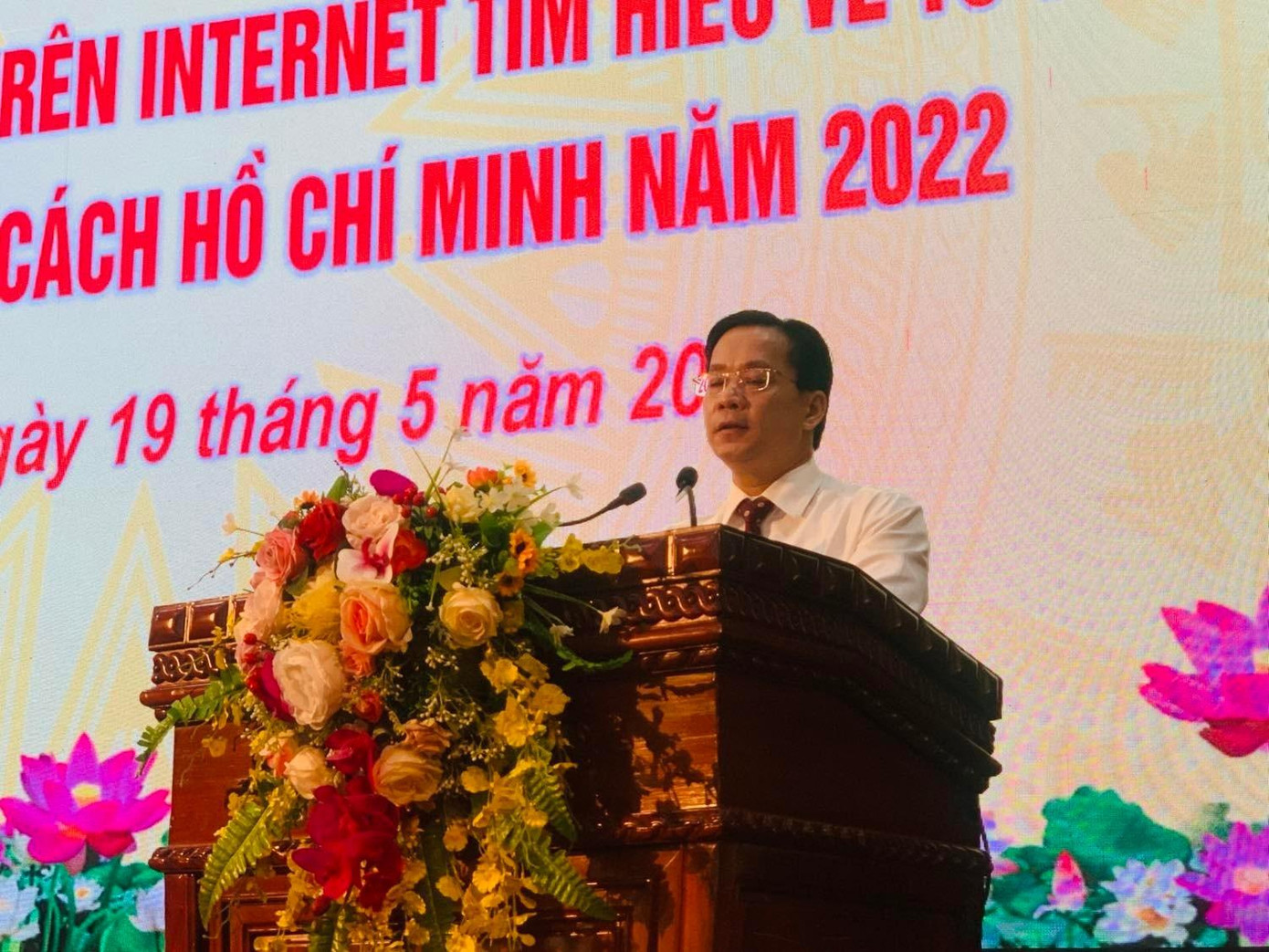 Phó Bí thư Thường trực tỉnh ủy Hoàng Văn Nghiệm mong muốn các cá nhân đoạt giải của cuộc thi sẽ là những hạt nhân tuyên truyền về tấm gương của Bác Hồ - Ảnh: Duy Chiến Phó Bí thư Thường trực tỉnh ủy Hoàng Văn Nghiệm mong muốn các cá nhân đoạt giải của cuộc thi sẽ là những hạt nhân tuyên truyền về tấm gương của Bác Hồ - Ảnh: Duy Chiến