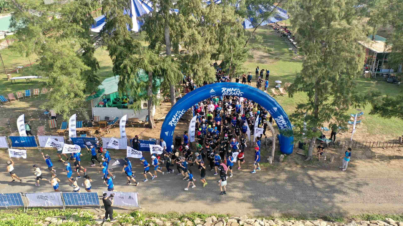 Với sự tham gia chạy và thu gom rác của gần 300 runner, sự kiện mang đến nguồn năng lượng bùng nổ Với sự tham gia chạy và thu gom rác của gần 300 runner, sự kiện mang đến nguồn năng lượng bùng nổ