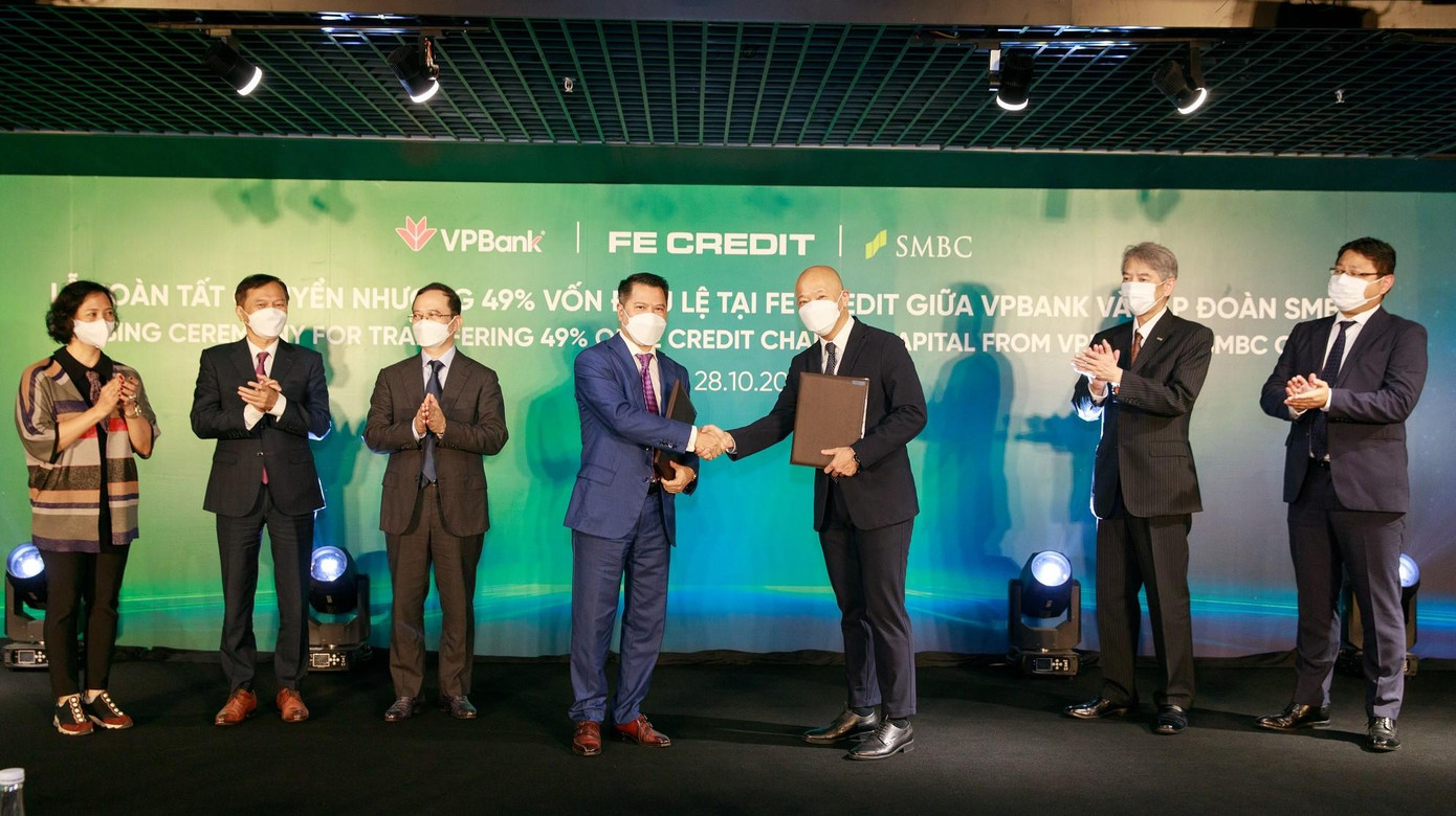 Thương vụ tỷ đô của FE Credit đã tạo ra một “quả bom tấn” trên thị trường tài chính ngân hàng