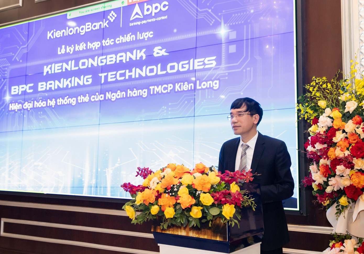 Ông Nguyễn Văn Minh – Phó Tổng Giám đốc KienlongBank phát biểu tại lễ ký kết hợp tác chiến lược