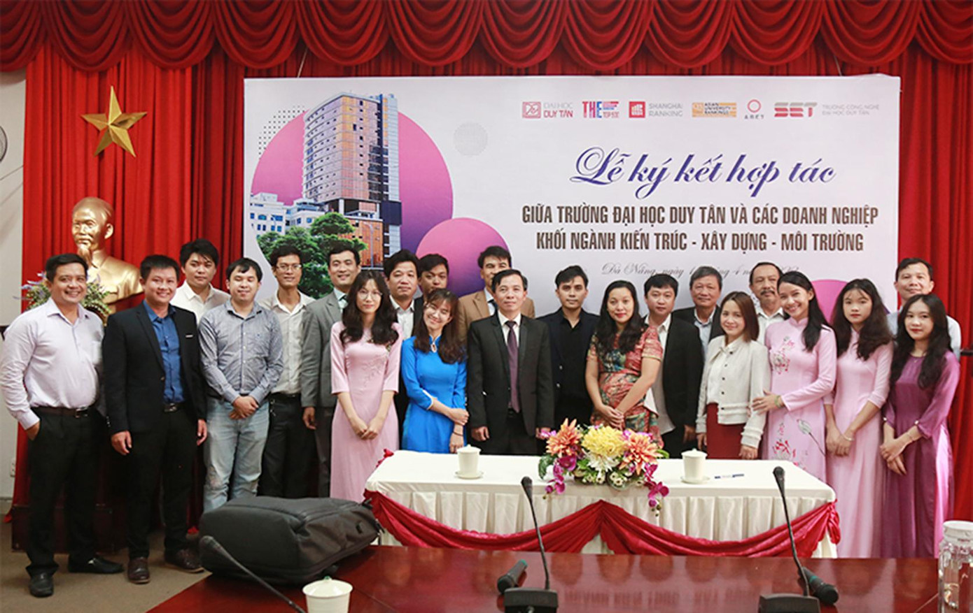 Ký kết với 30 doanh nghiệp khởi động chương trình “Vững chắc tương lai"