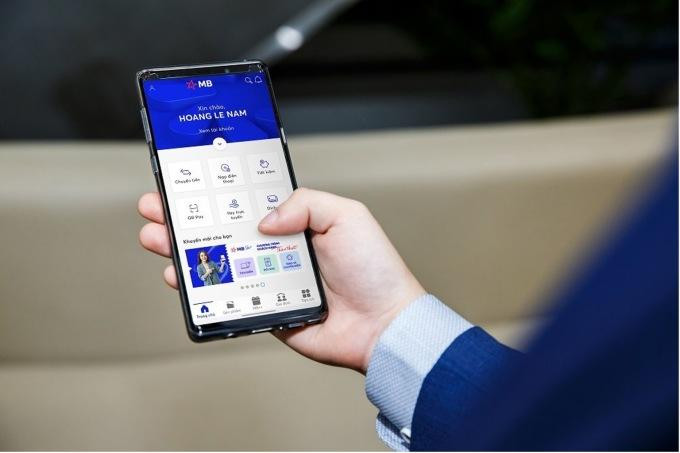 Chủ thẻ tín dụng quốc tế Visa và JCB do MB phát hành được miễn 100% phí phát hành, phí thường niên và nhận nhiều ưu đãi khác.